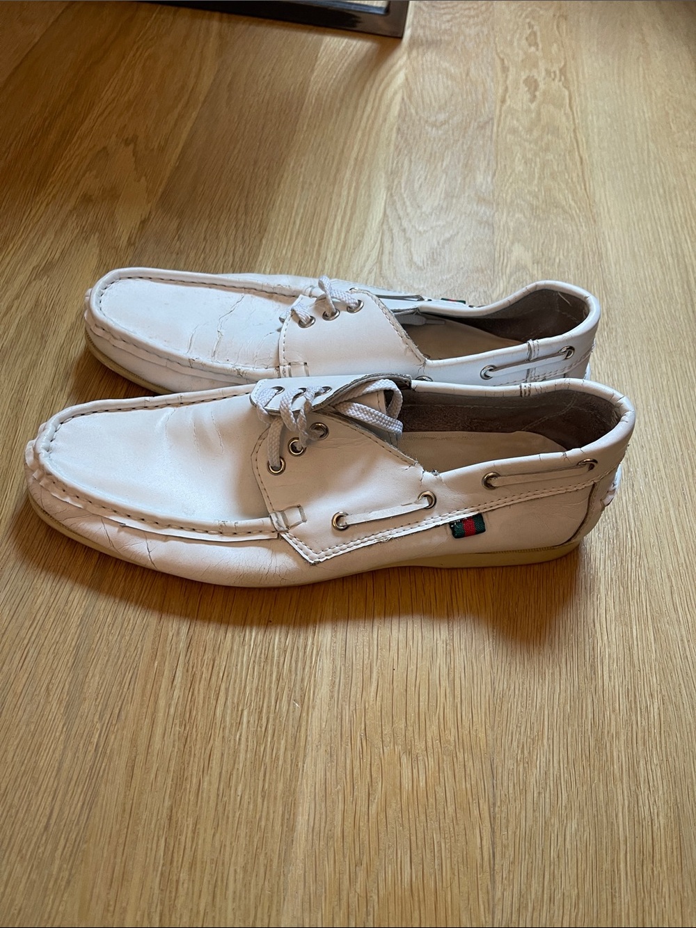 Gucci White Leather Men’s Boat Shoes with Signature Web Trim